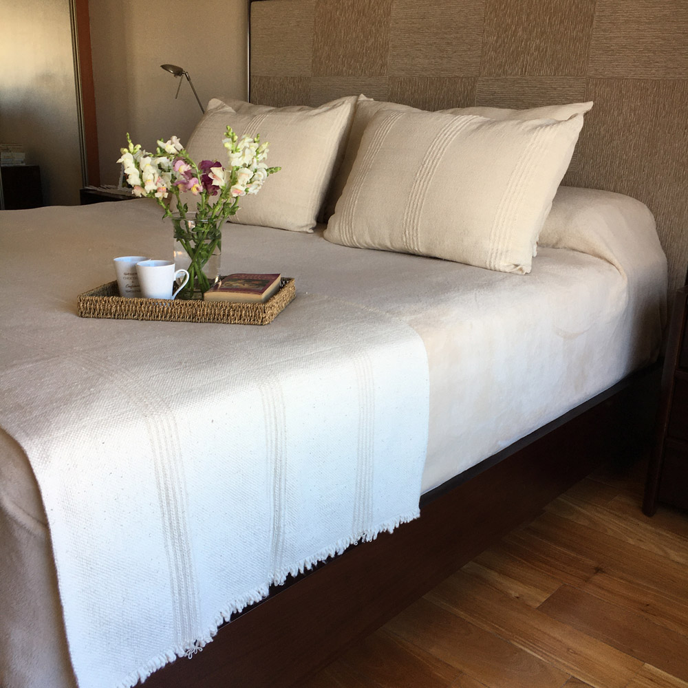 Manta Pie de Cama-Sillón Tejida en Telar - 2.20 x 0.80 mts. Gruesa en Algodón