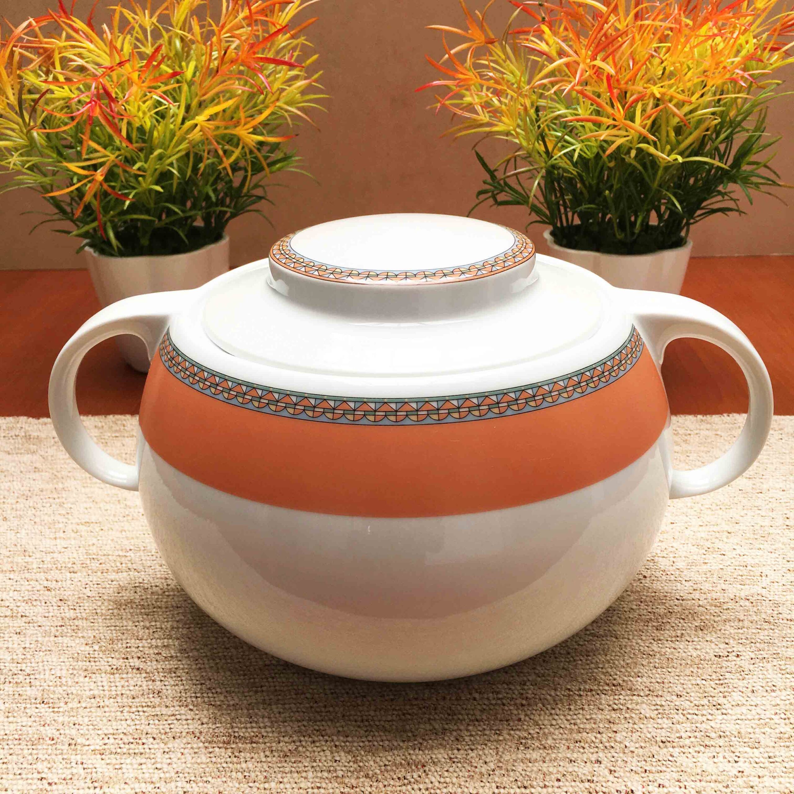 Porcelana. Sopera modelo Salmon